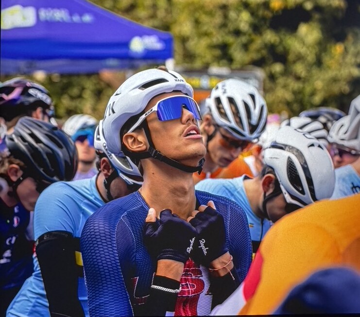 Donoven at the World Championships start, eyes closed and centered before racing